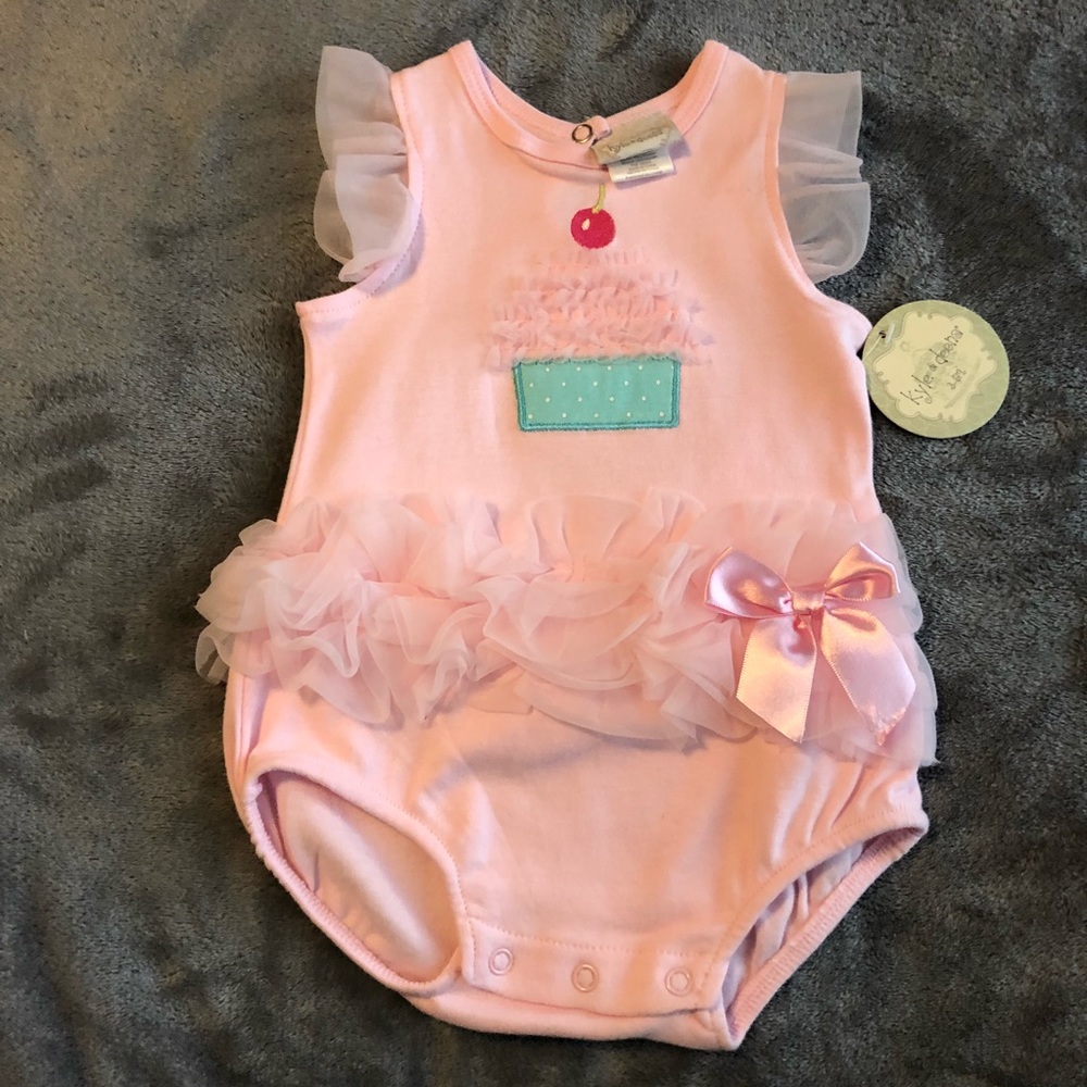 Kyle & Deena Cupcake Outfit
